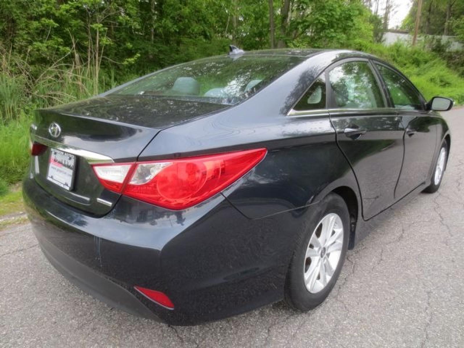 2014 Blue /Gray Hyundai Sonata GLS (5NPEB4AC5EH) with an 2.4L L4 DOHC 16V engine, 6-Speed Automatic transmission, located at 270 US Route 6, Mahopac, NY, 10541, (845) 621-0895, 41.349022, -73.755280 - Photo #3